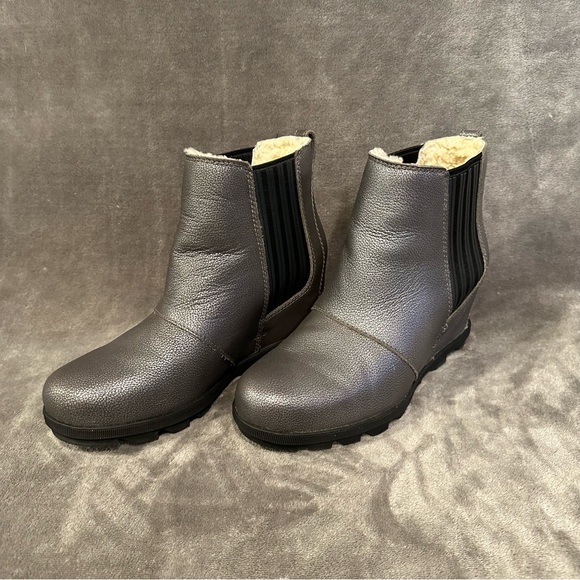 Limited Edition Sorel Metallic Silver Shearling Joan of Arctic Chelsea Boot 9.5 - Picture 4 of 7